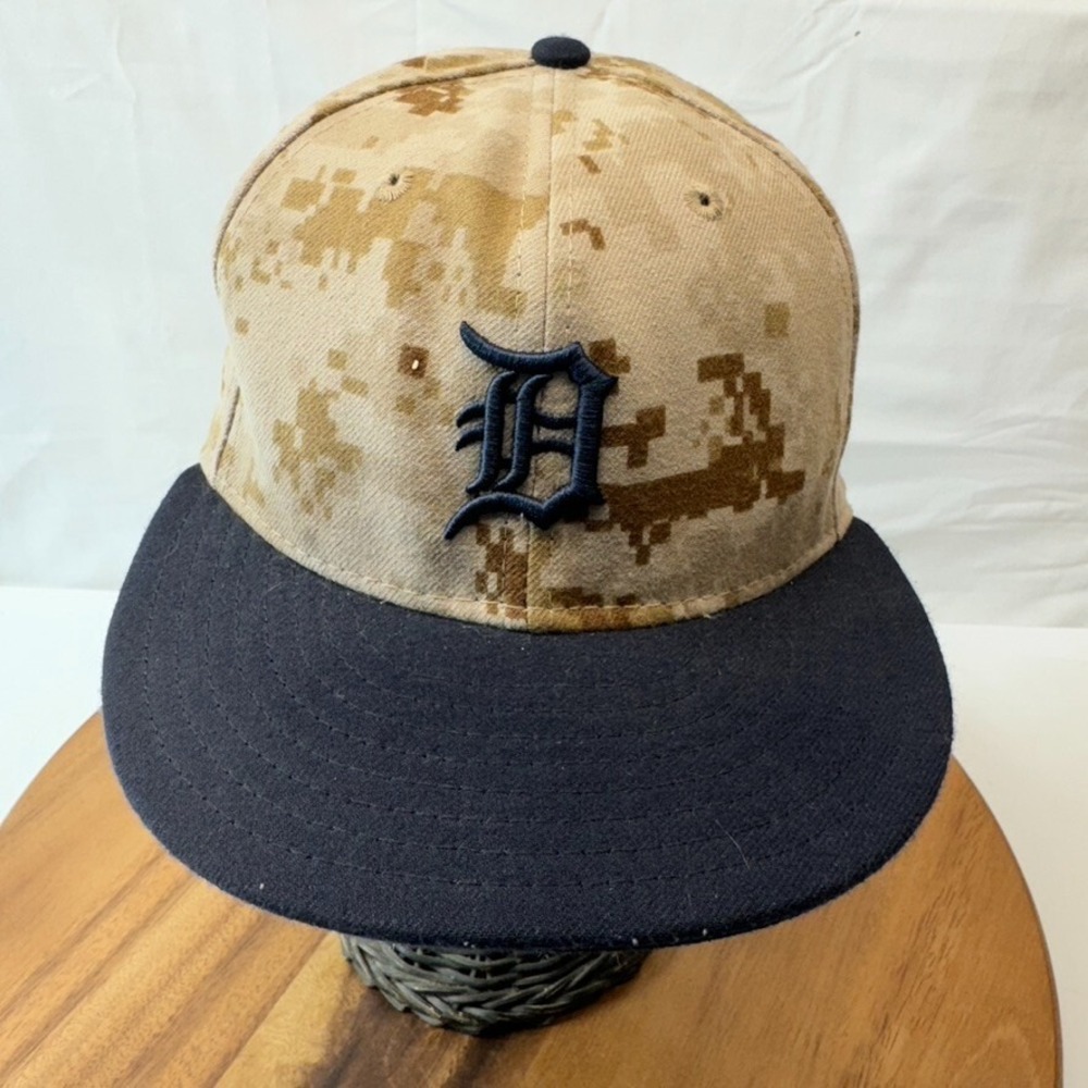 Detroit TIgers Hat Cap Fitted Size 7 Black Digital Camo New Era On Field cap